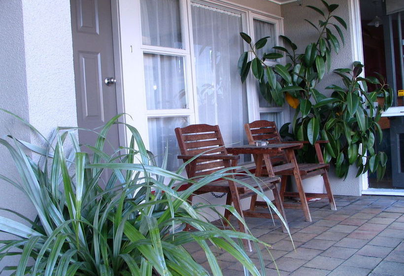 Frimley Lodge Motel 2