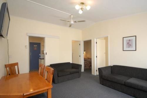 Frimley Lodge Motel 5