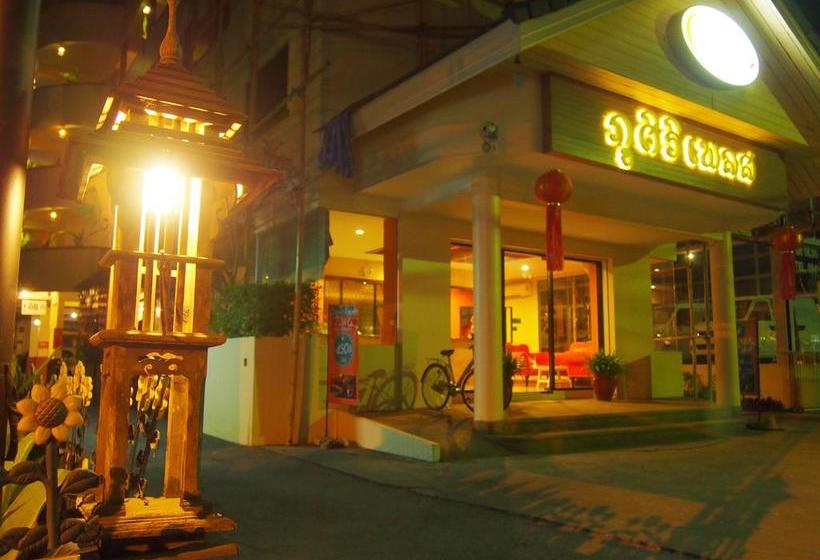 Hotel Phusiri Place 16