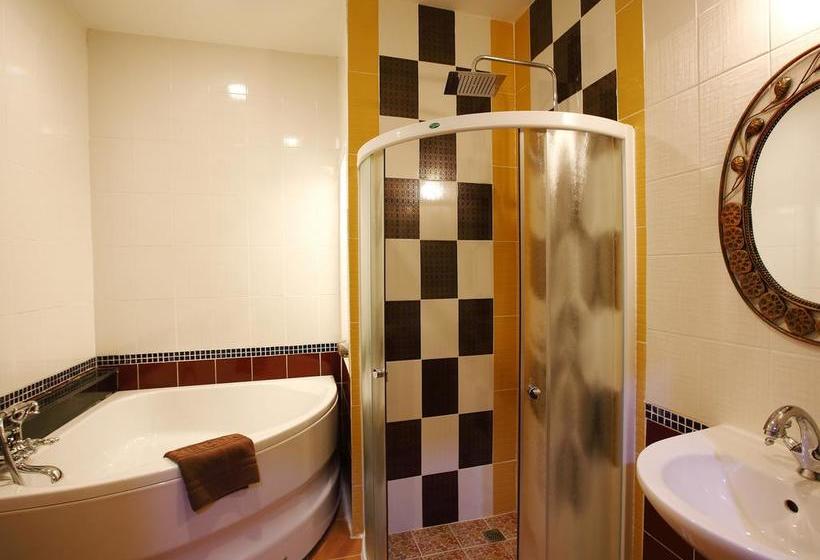 Hotel At Chiang Mai 6