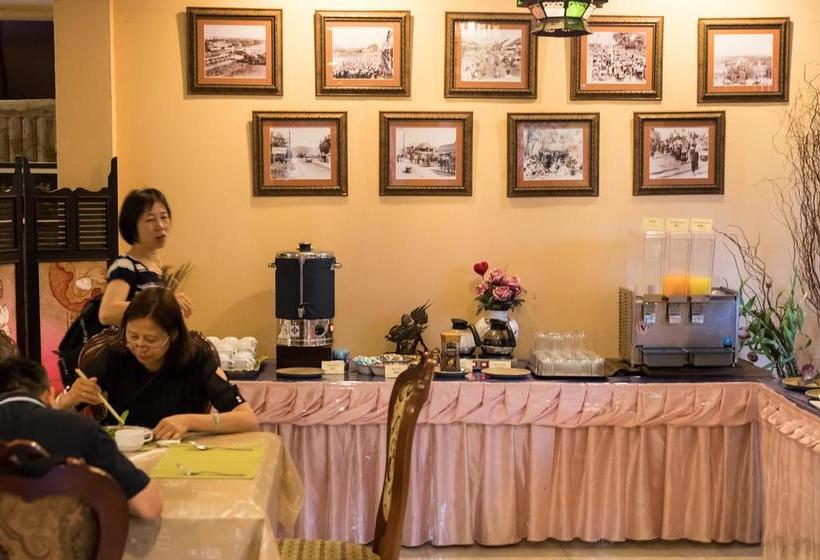 Hotel At Chiang Mai 9