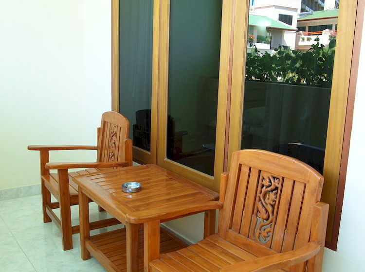 Hotel Karon Village 9