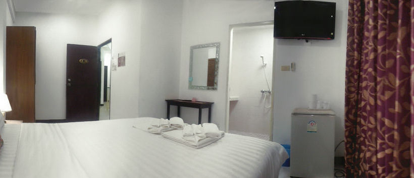 Hotel Karon Sunshine Guesthouse & Bar 5