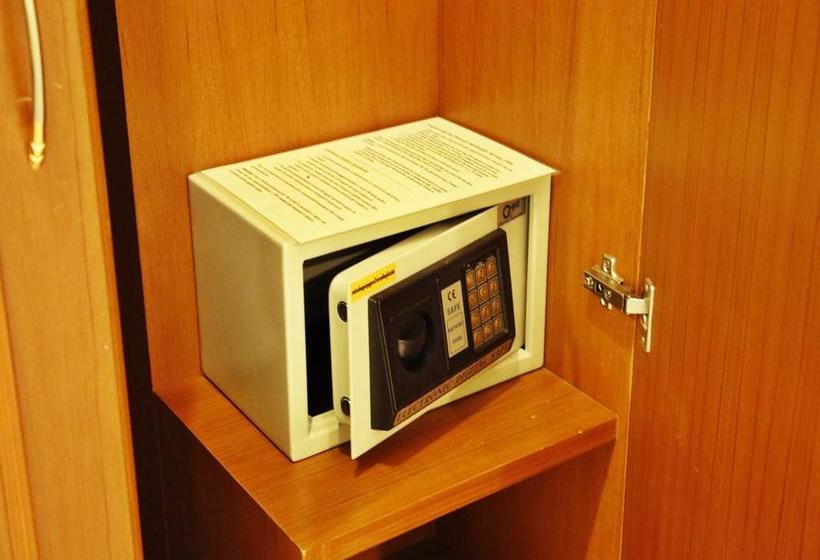 Hotel Baan S.s. Karon 1