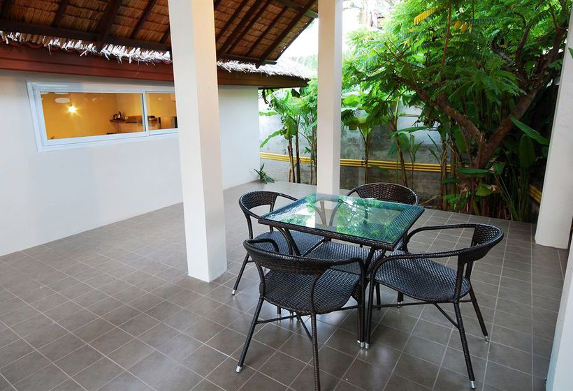 Hotel The Living Pool Villas 16