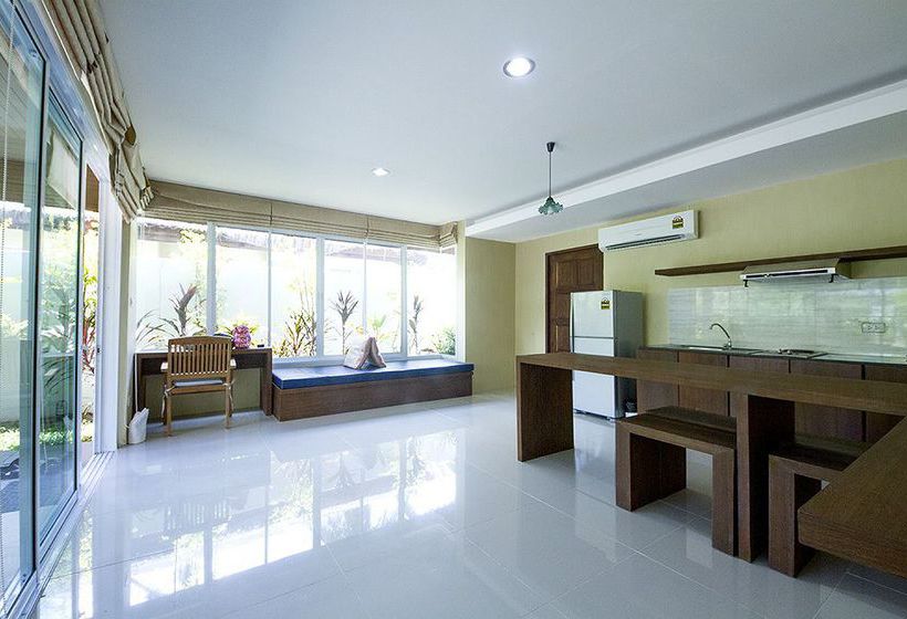 Hotel The Living Pool Villas 8