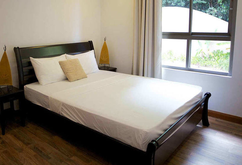 Hotel Nantra Thongson Bay Resort & Villas 1