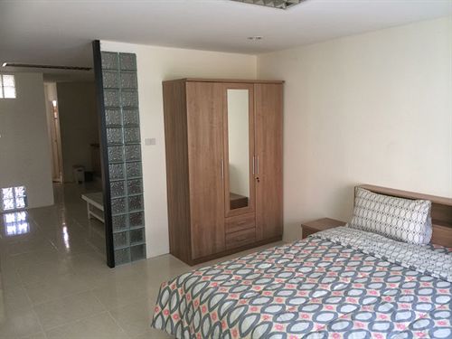 I Rovers Superior Rooms 13