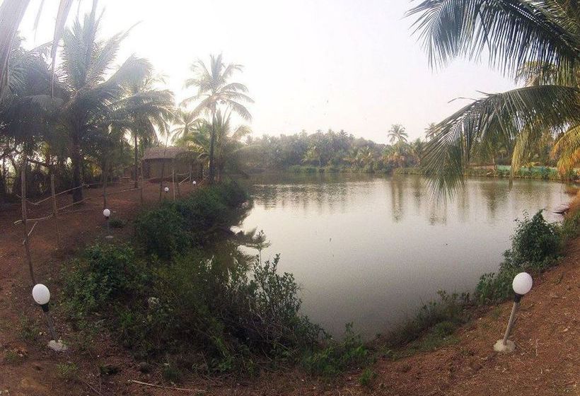 Hotel Om Lake Resort Goa