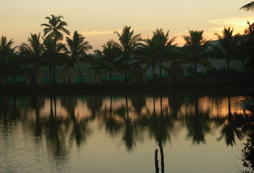 Hotel Om Lake Resort 10