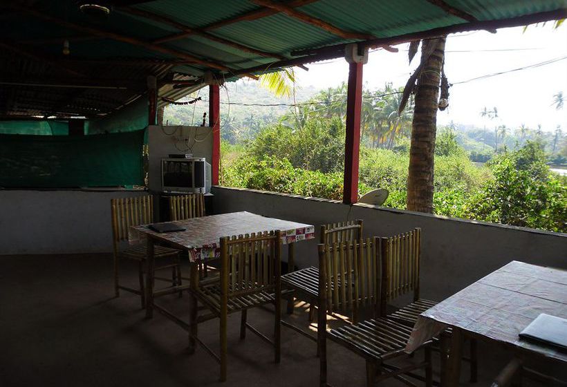 Hotel Om Lake Resort 14