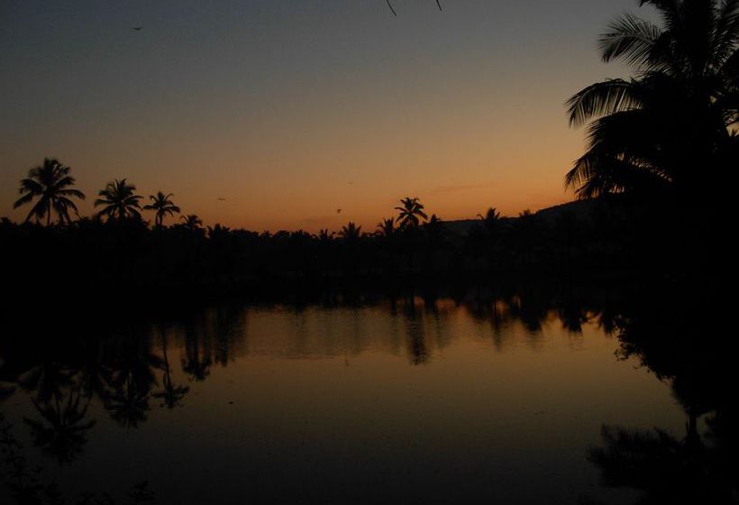 Hotel Om Lake Resort 2