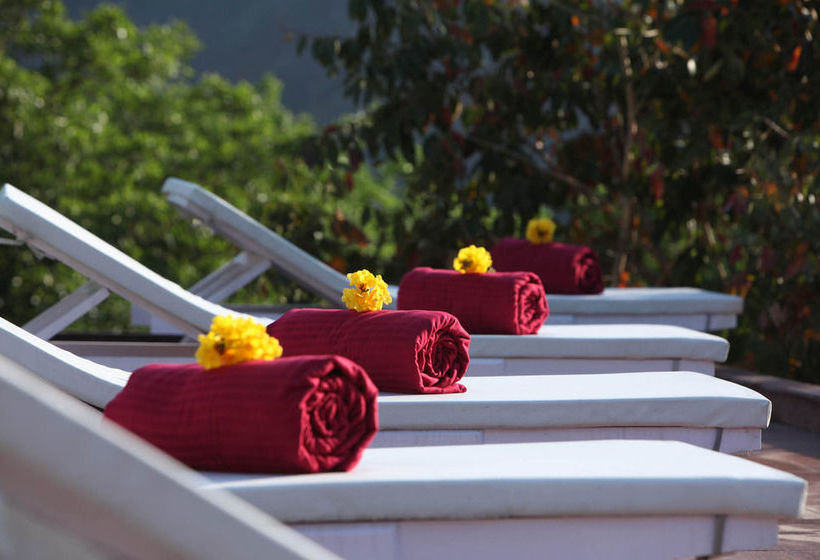 Hotel Raga On The Ganges 5