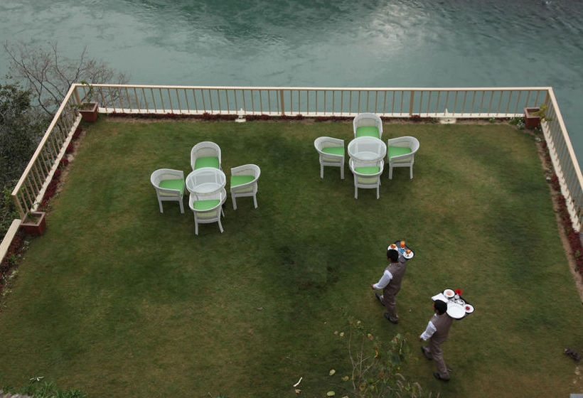 Hotel Raga On The Ganges 6