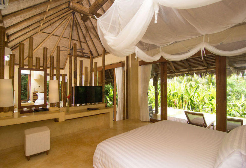 Resort High Season 16