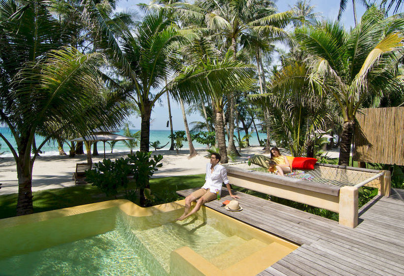 Resort High Season 19