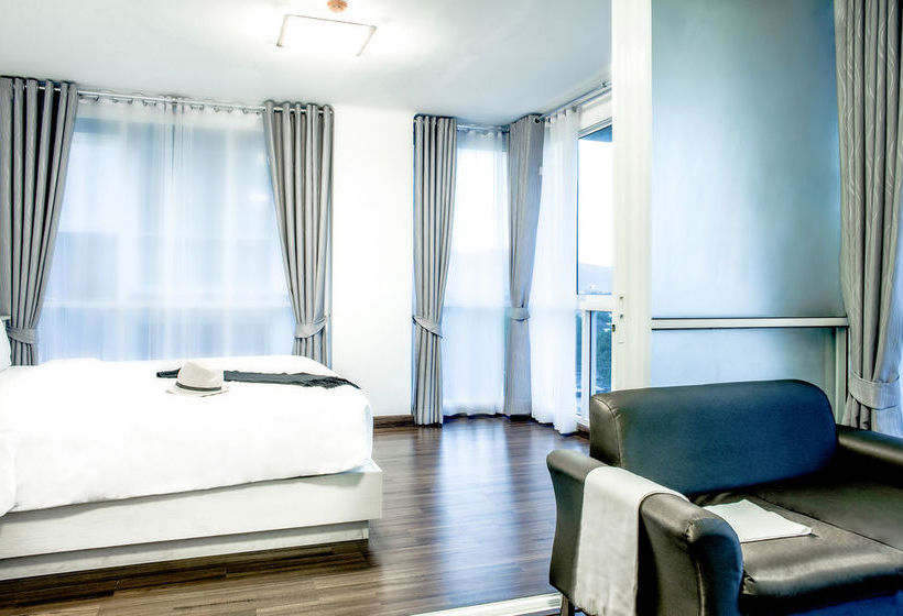 The Wide Condotel - Phuket 10