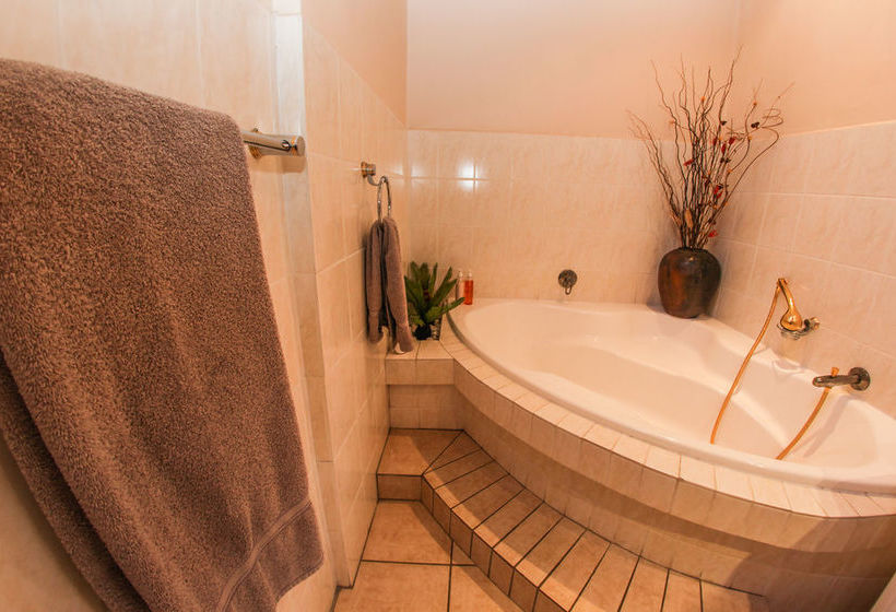 Pension Winelands Villa Guesthouse 11