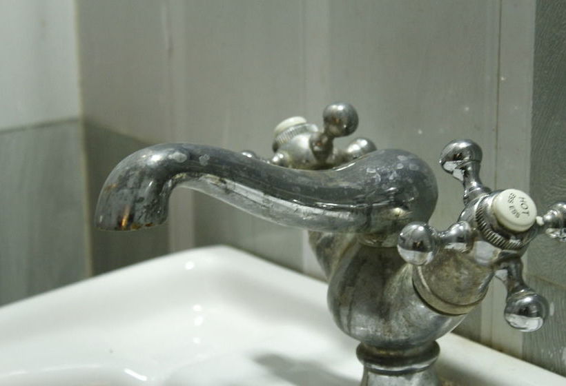 Hotel Dylan Cafe & Guest House 11