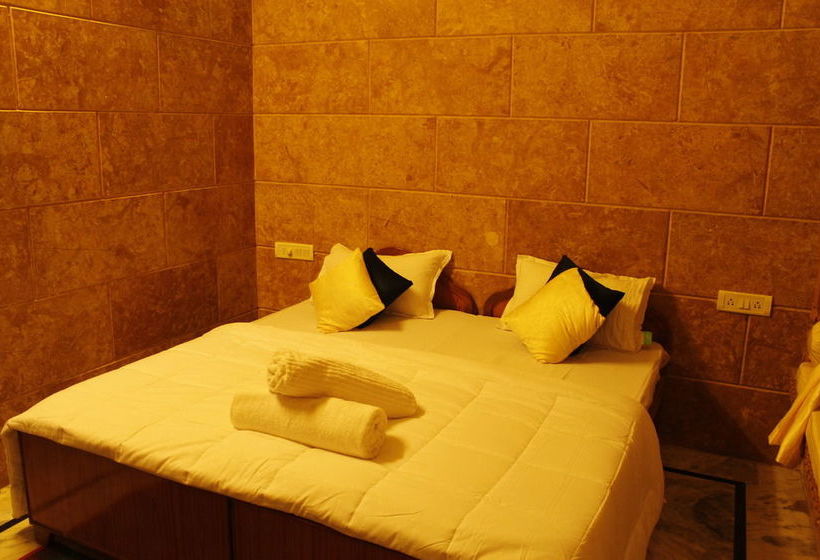 Hotel Dylan Cafe & Guest House 12