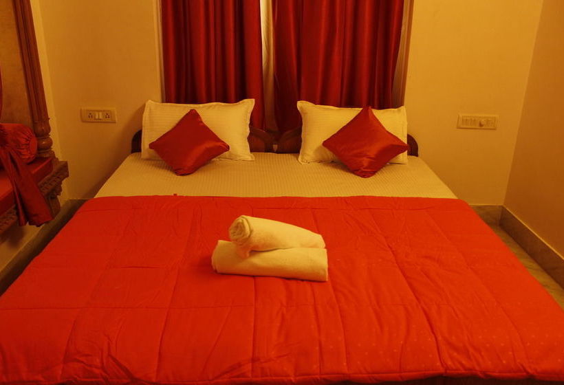 Hotel Dylan Cafe & Guest House 2