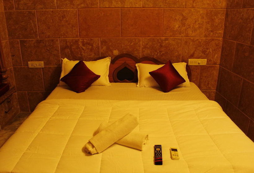 Hotel Dylan Cafe & Guest House 4