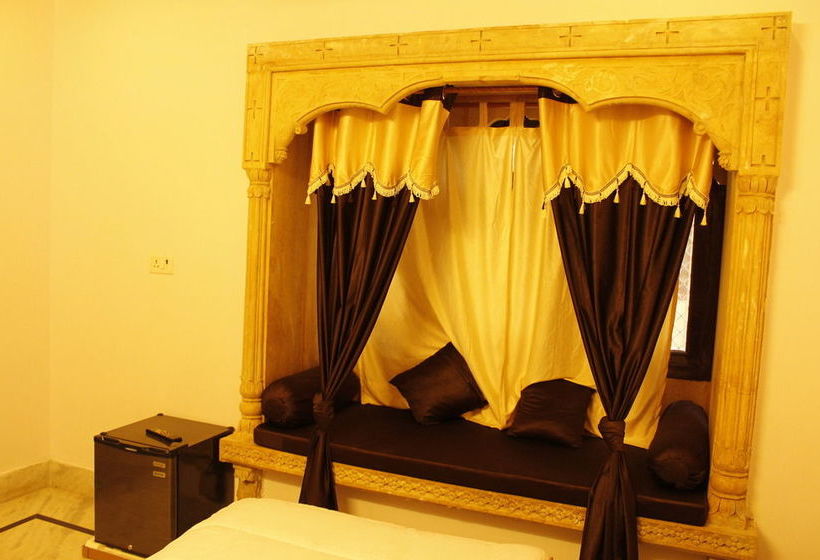 Hotel Dylan Cafe & Guest House 5