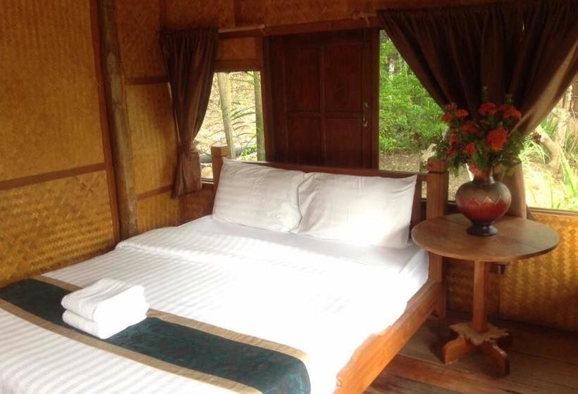 Hotel Pai Treehouse Resort 8