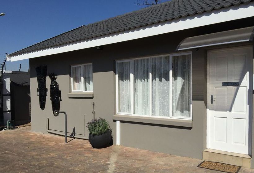 Hotel Leika Airport Lodge 4