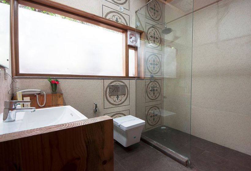 Tuskars Resort Corbett 18