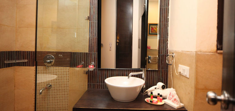 Hotel Oyo Premium Dlf City Club 1