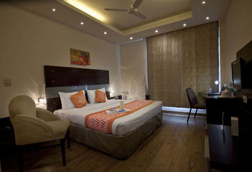 Hotel Oyo Premium Dlf City Club 12