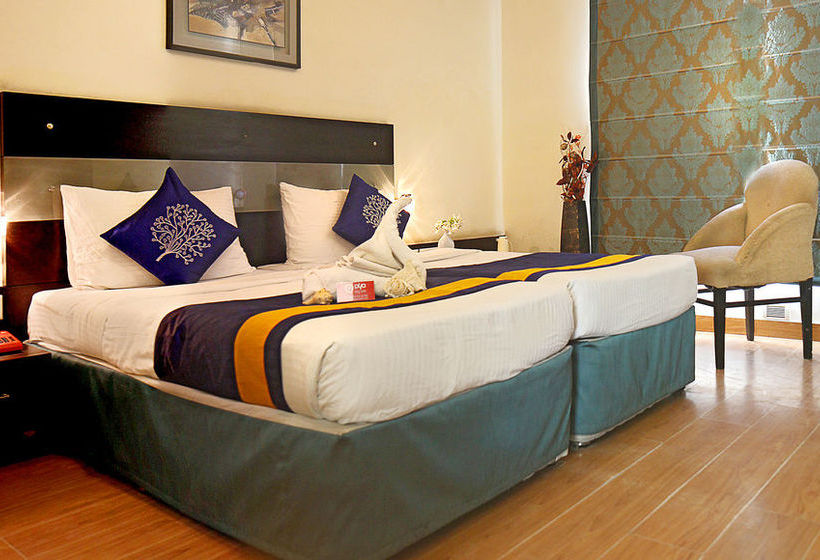 Hotel Oyo Premium Dlf City Club 13