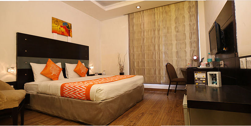 Hotel Oyo Premium Dlf City Club 15