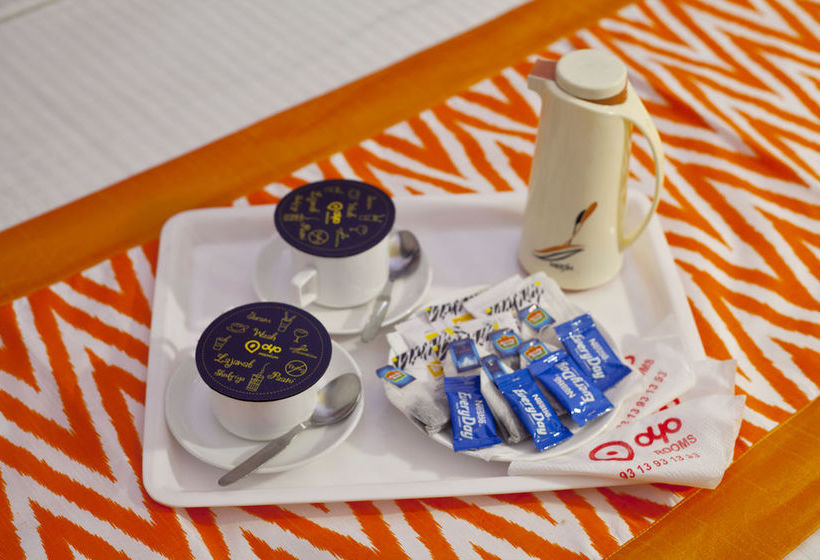 Hotel Oyo Premium Dlf City Club 4