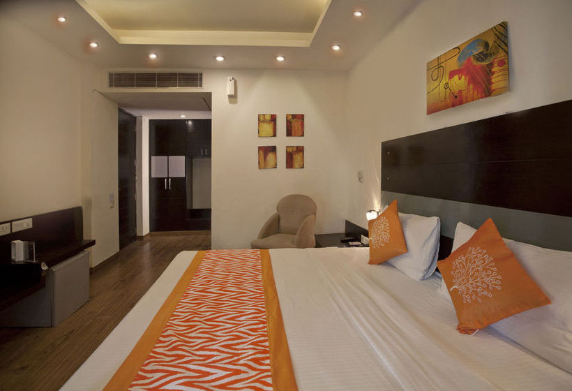 Hotel Oyo Premium Dlf City Club 5