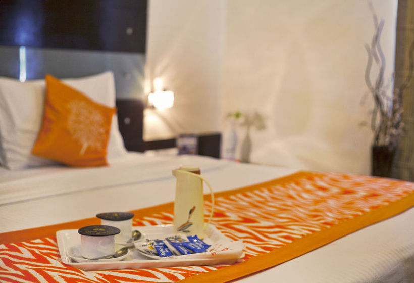 Hotel Oyo Premium Dlf City Club 7