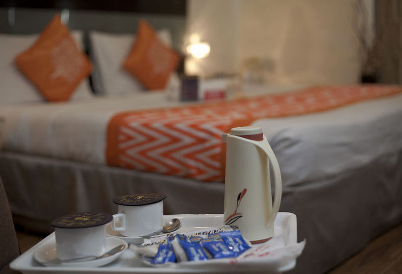 Hotel Oyo Premium Dlf City Club 9