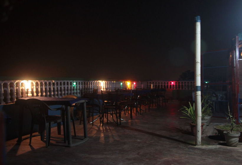 Hotel Pyrenees Home Stay Agra Uttar Pradesh