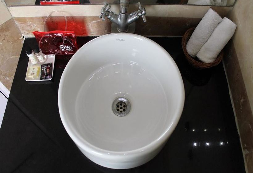 Hotel Oyo Rooms Greater Noida Sharda Hospital