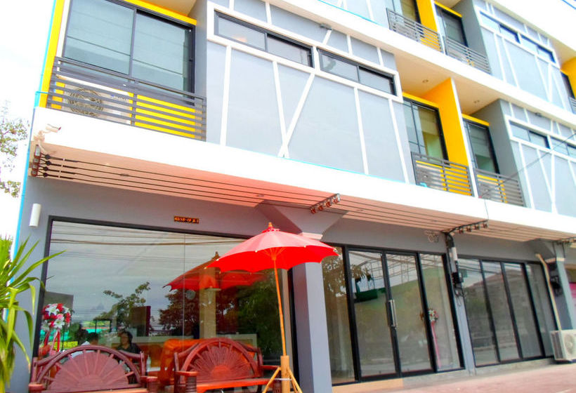 Hotel The Living At Surat 13