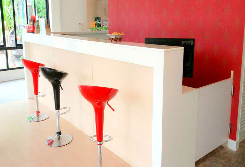 Hotel The Living At Surat 14