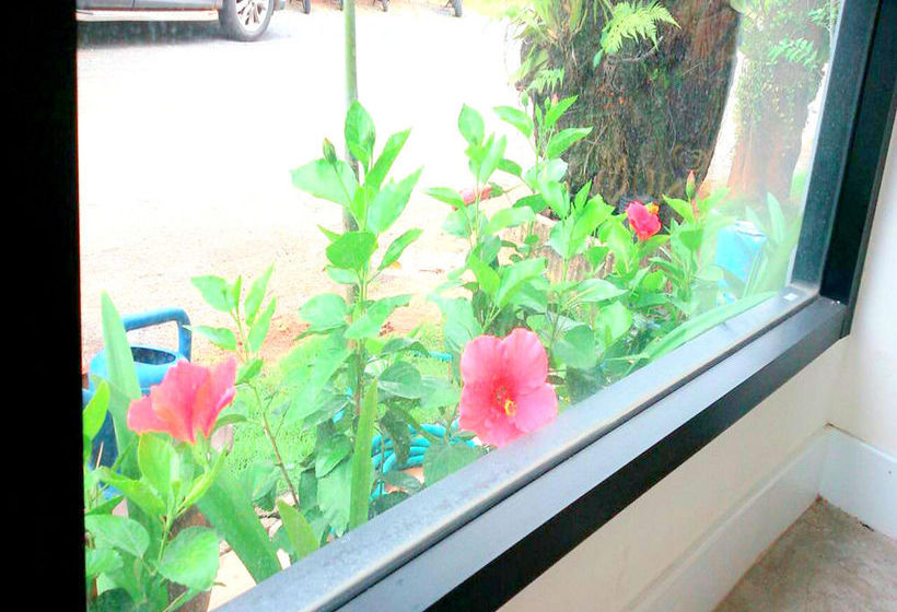 Hotel The Living At Surat 15