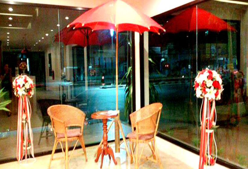 Hotel The Living At Surat 16