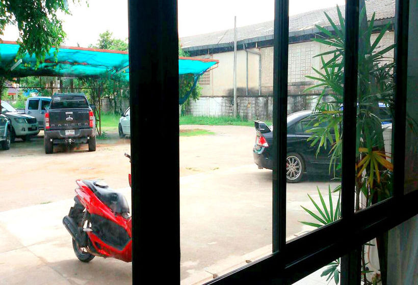 Hotel The Living At Surat 17