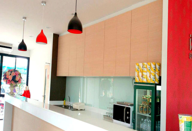 Hotel The Living At Surat 18