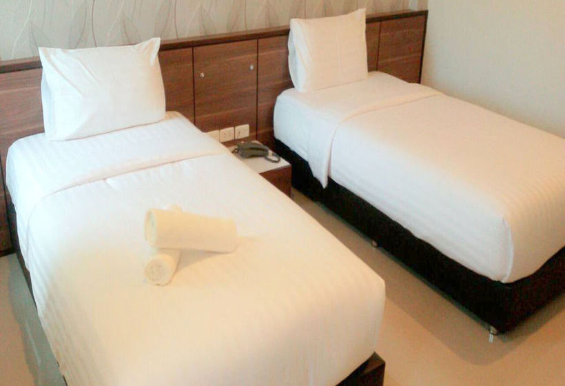 Hotel The Living At Surat 19