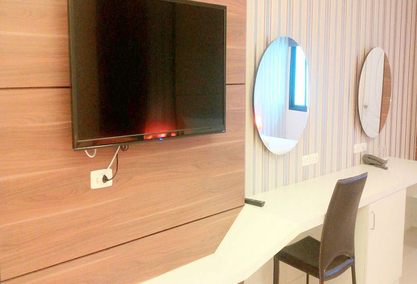 Hotel The Living At Surat 2