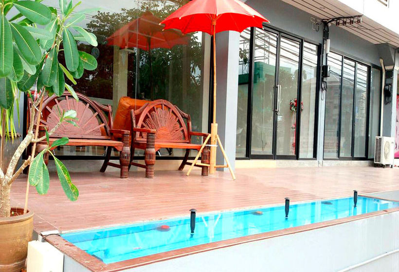 Hotel The Living At Surat 20