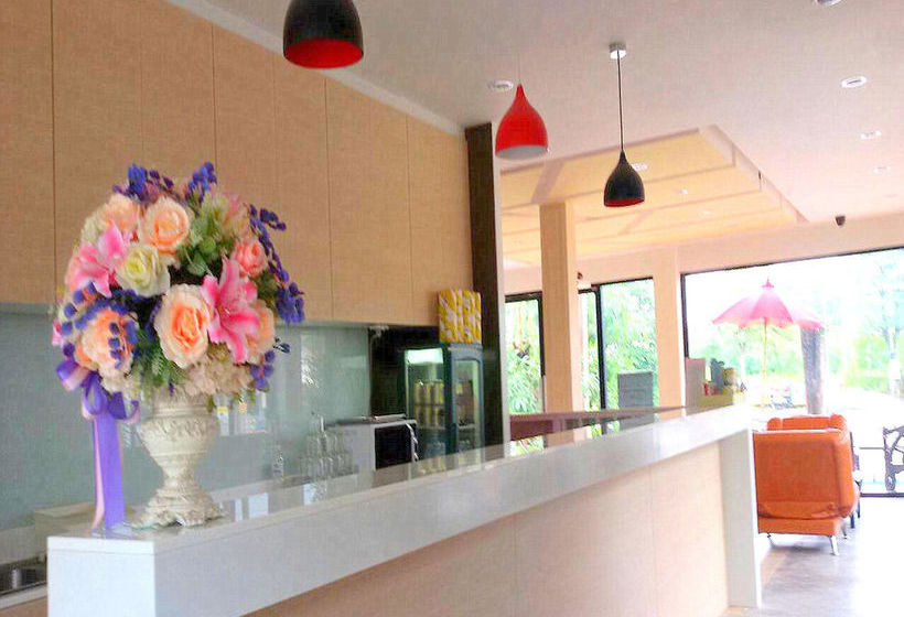 Hotel The Living At Surat 5